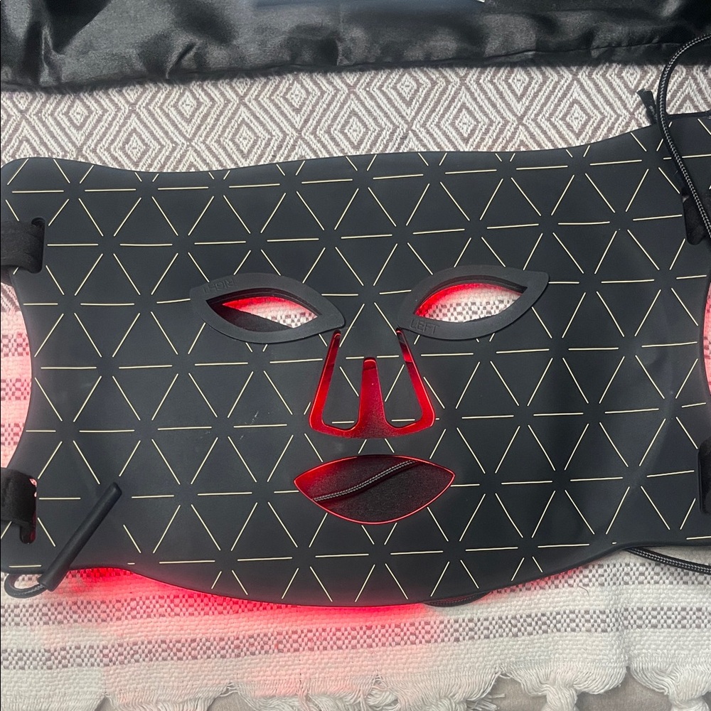 LED Light Therapy Mask - Picture 7 of 9